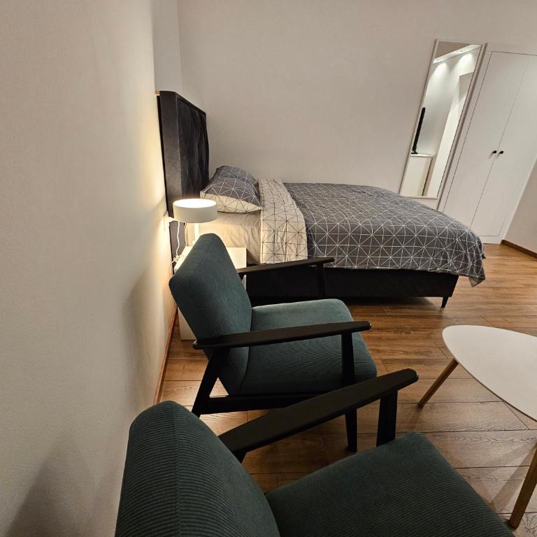 Studio 1920 - One-Bedroom Apartment - 12