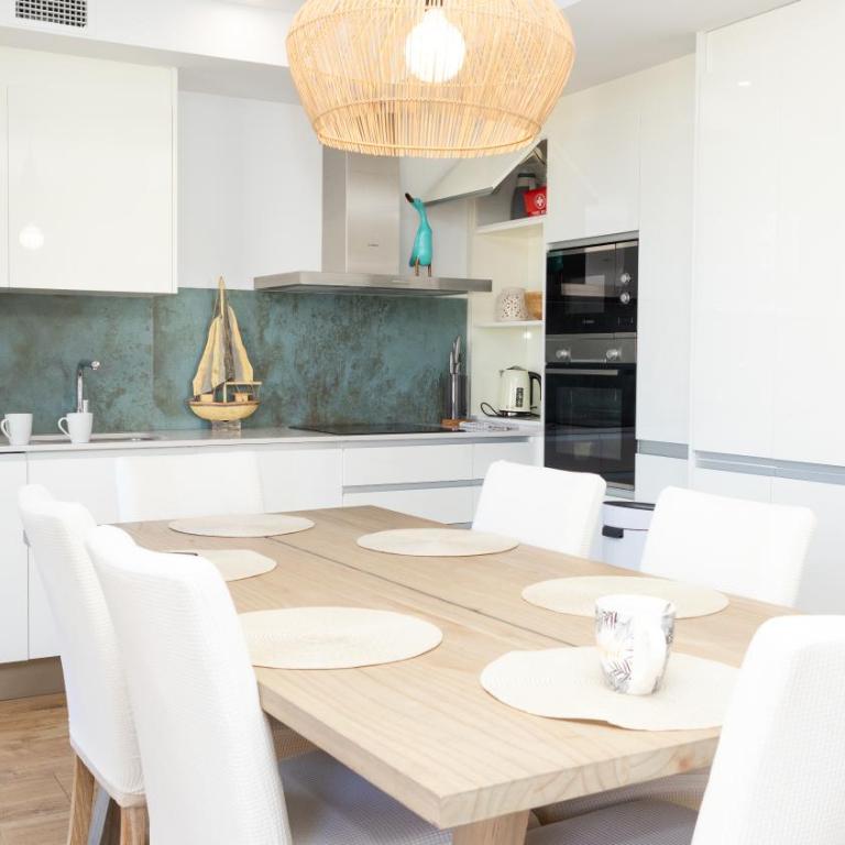 ALLONBAY prime apartment - Three-Bedroom Apartment with Sea View - 10