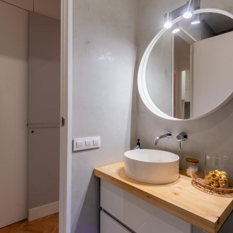 Amplio apartamento a 5 min de San Luis, luminoso y cómodo - Apartamento de 2 dormitorios - 86