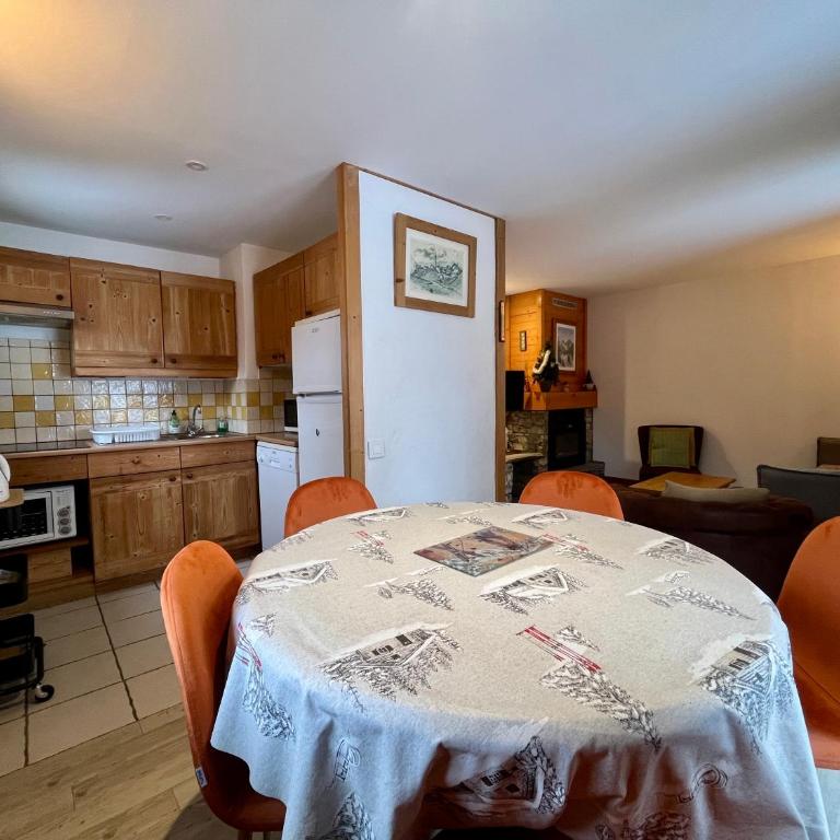Chalet - Apt 5pax au pied des pistes - parking - skiroom - cheminée - balcons - Appartement 1 Chambre - Non-Fumeurs - 4