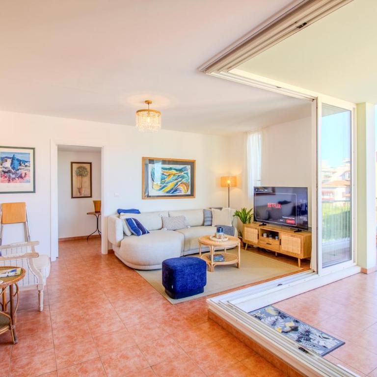 MISTRAL - Appartement 3 chambres, Piscine, Rooftop, Climatisation et Parking - Three-Bedroom Apartment - 1