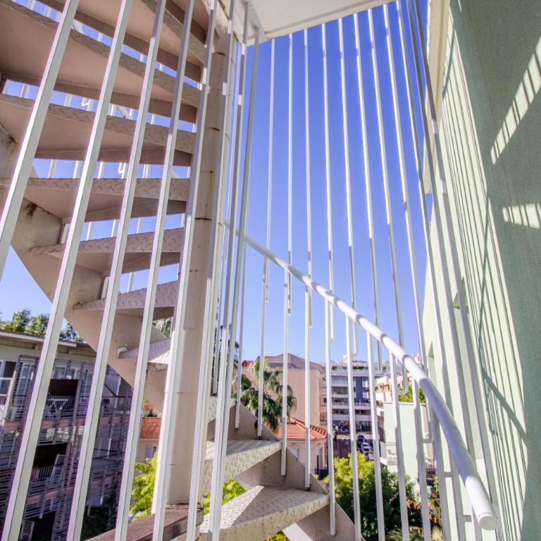 MISTRAL - Appartement 3 chambres, Piscine, Rooftop, Climatisation et Parking - Three-Bedroom Apartment - 21