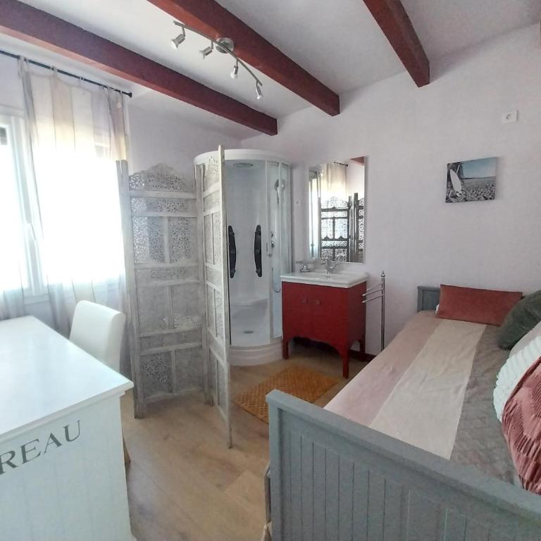 Villa T6, 10 couchages, front de mer, piscine, Saint Pierre la Mer - Maison 5 Chambres - 16
