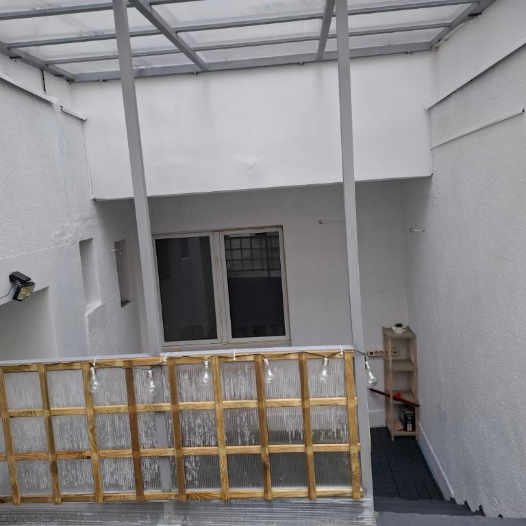 Wood Studio - One-Bedroom Apartment - 35