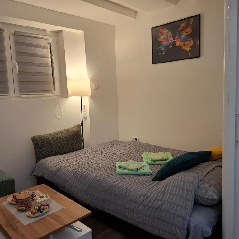 Wood Studio - One-Bedroom Apartment - 15