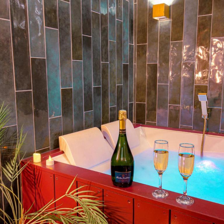 Suite jacuzzi chic et romantique climatisé - Appartamento - 15