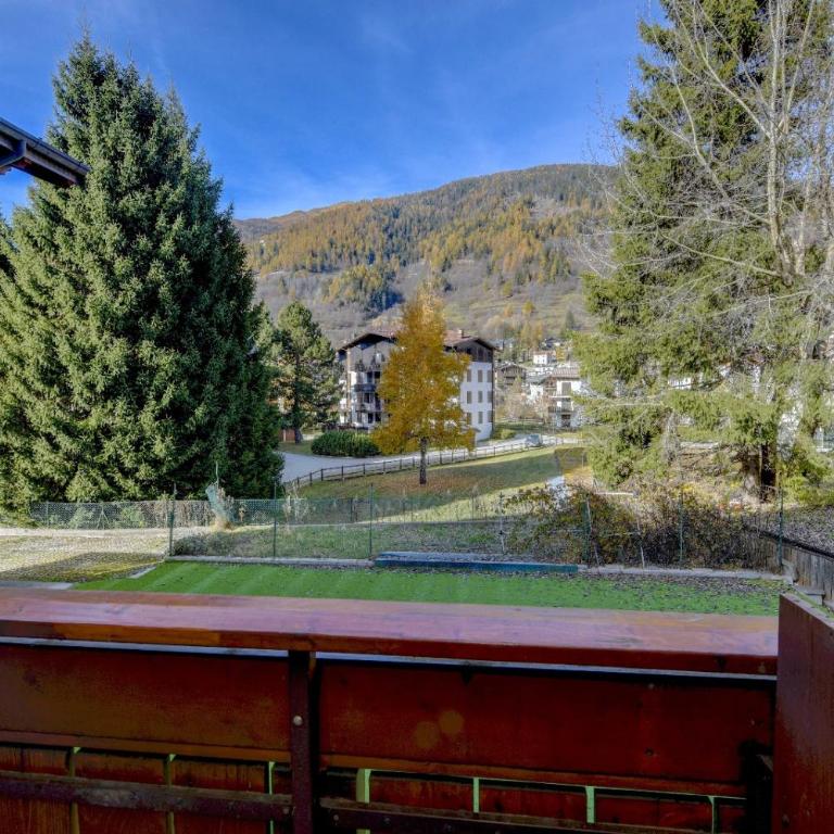 Hotel Bleis - Camera Matrimoniale con Balcone - 9