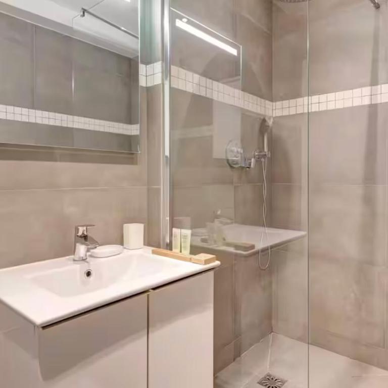UrbanFlat 201 - Beautiful 2 Bedroom Flat in the center of Paris - Appartement - 22