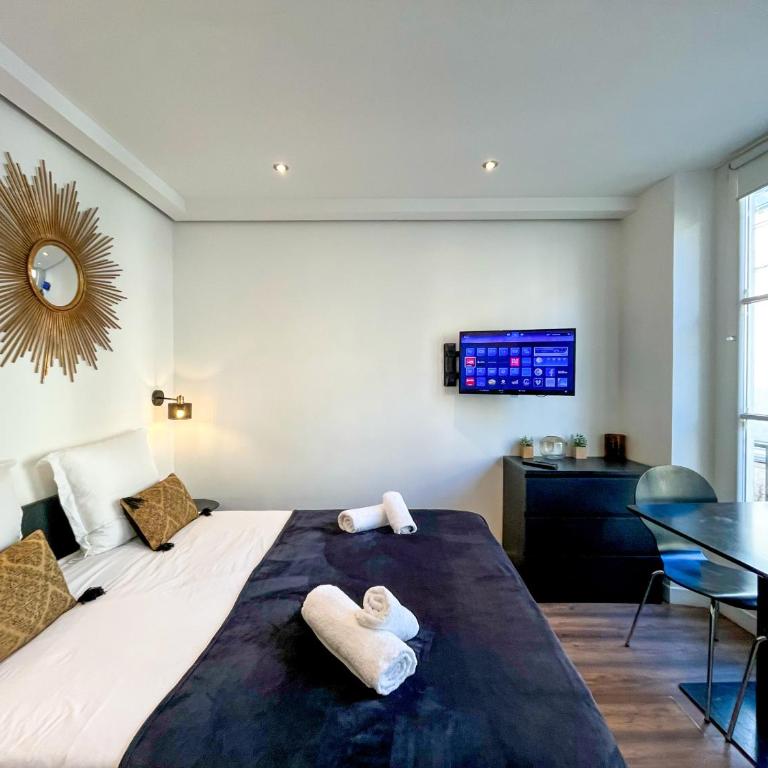 UrbanFlat 205 - Beautiful Studio in the center of Paris - Studio - 13