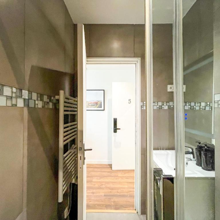 UrbanFlat 205 - Beautiful Studio in the center of Paris - Studio - 15