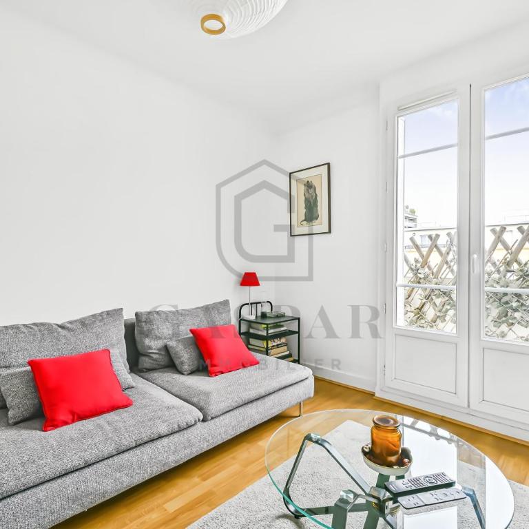 GASPAR - 2 pièces au dernier étage avec balcon - Apartamento de 1 dormitorio - 1