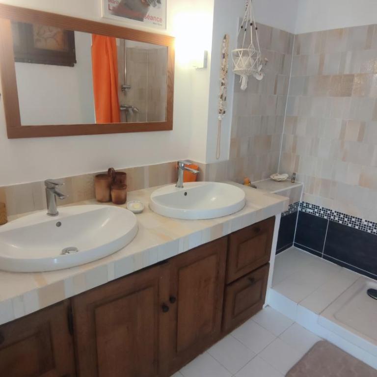 Haut de maison T3 sur Jardin - Carqueiranne - Appartement 2 Chambres - 11