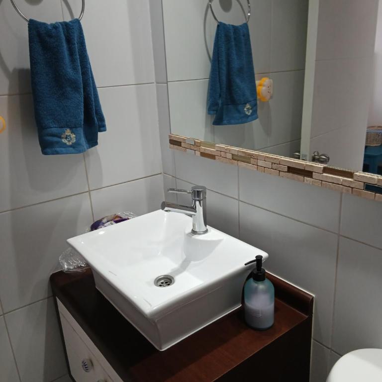 Lindo Departamento Santa Lucia - Habitación Familiar con baño privado - 23