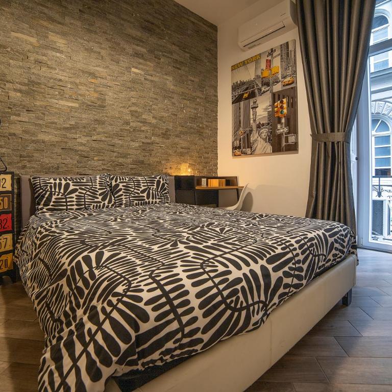 M99 Design Rooms - Camera Matrimoniale con Balcone - 12