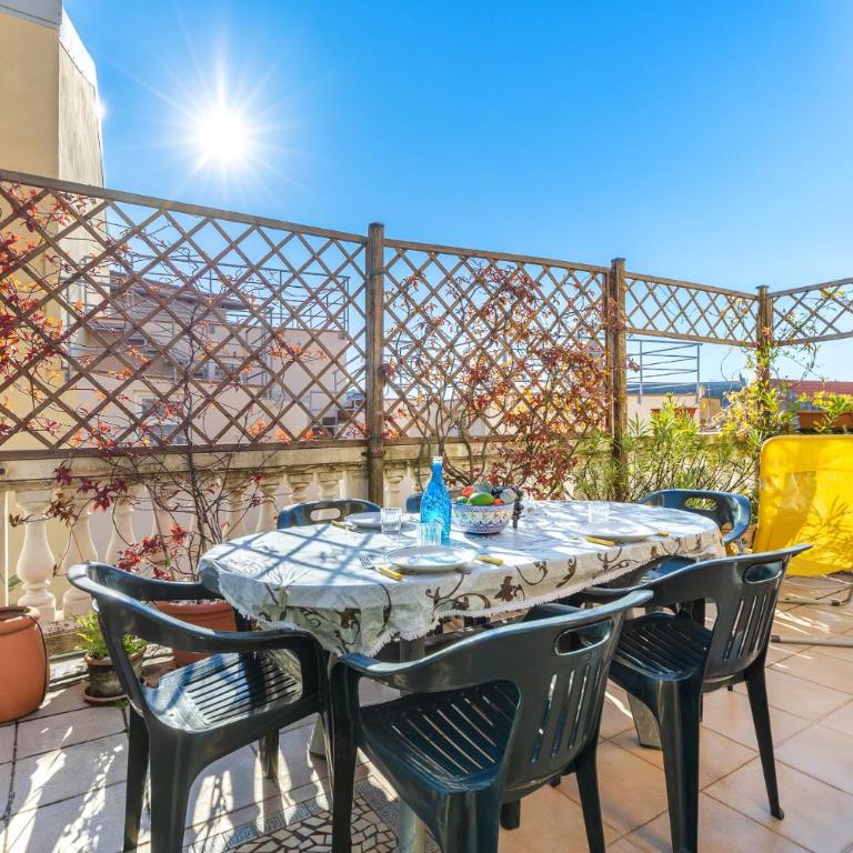 Hostdomus - Villa Viola Terrace Suite free parking - Appartamento con 2 Camere da Letto e Terrazza - 10