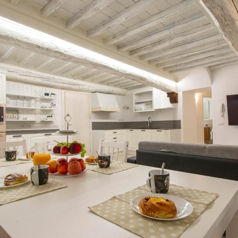 GuestHost - Casa di Alice - Elegance in the Centre - Two-Bedroom Apartment - 1