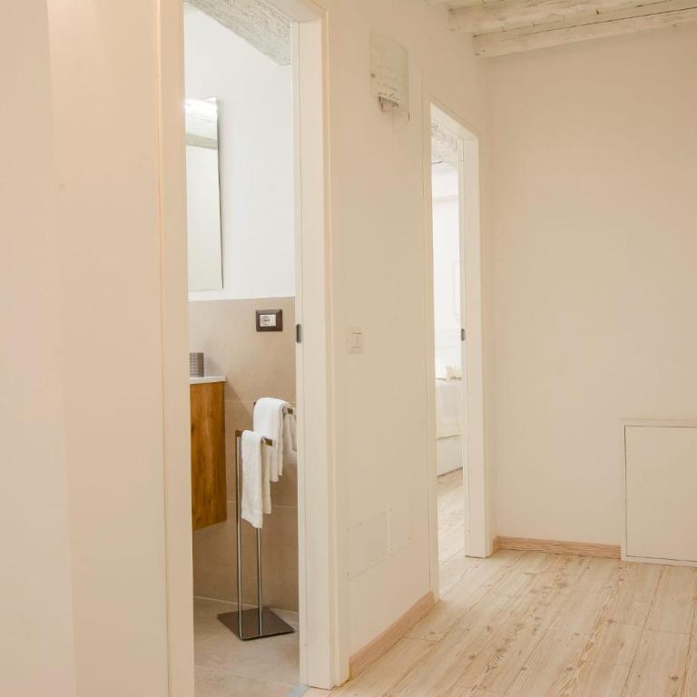 GuestHost - Casa di Alice - Elegance in the Centre - Two-Bedroom Apartment - 14