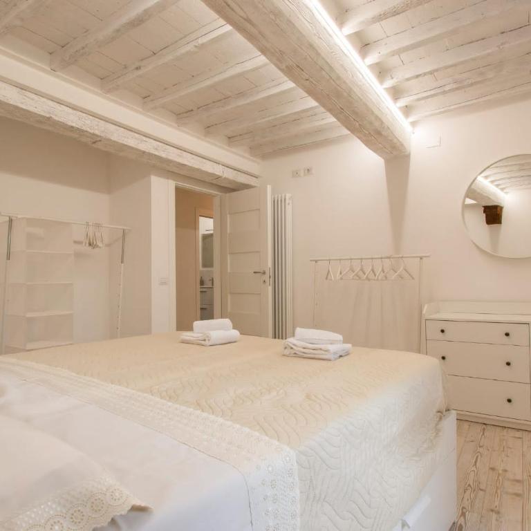 GuestHost - Casa di Alice - Elegance in the Centre - Two-Bedroom Apartment - 13
