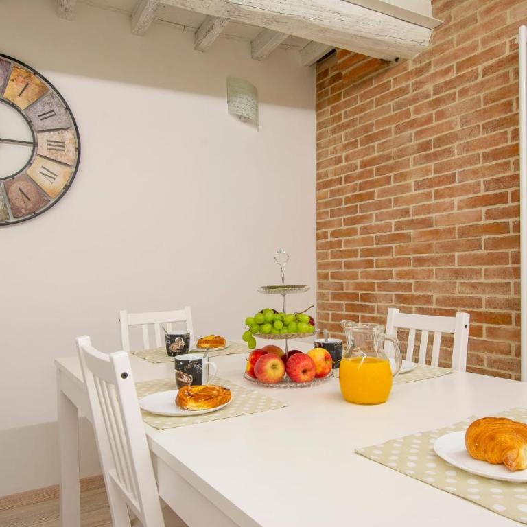 GuestHost - Casa di Alice - Elegance in the Centre - Two-Bedroom Apartment - 9
