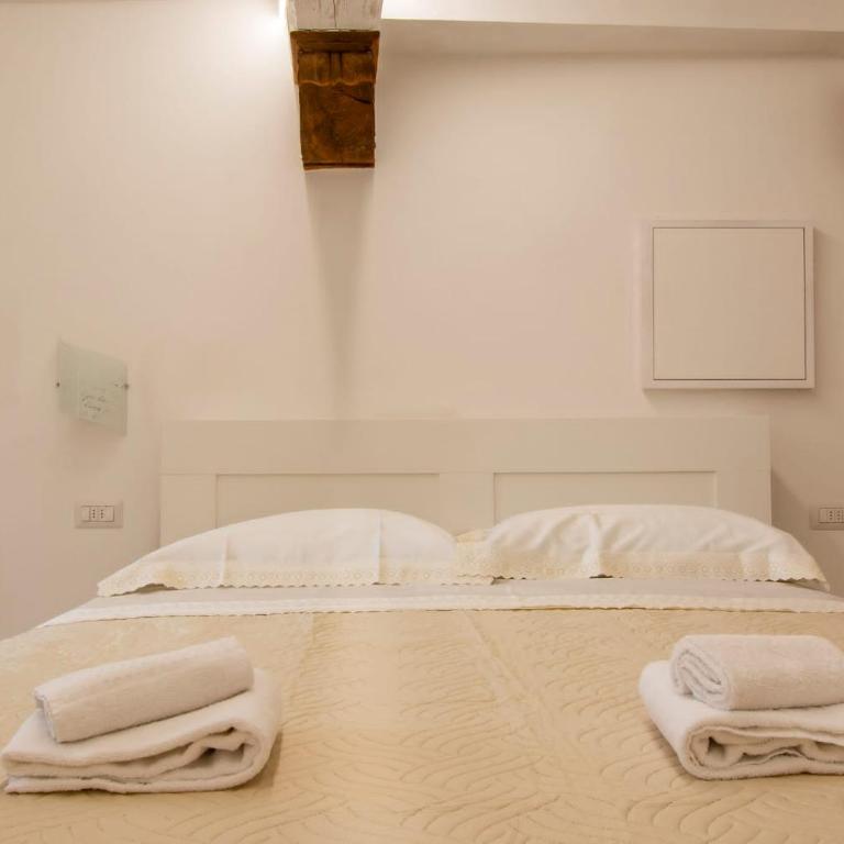 GuestHost - Casa di Alice - Elegance in the Centre - Two-Bedroom Apartment - 11