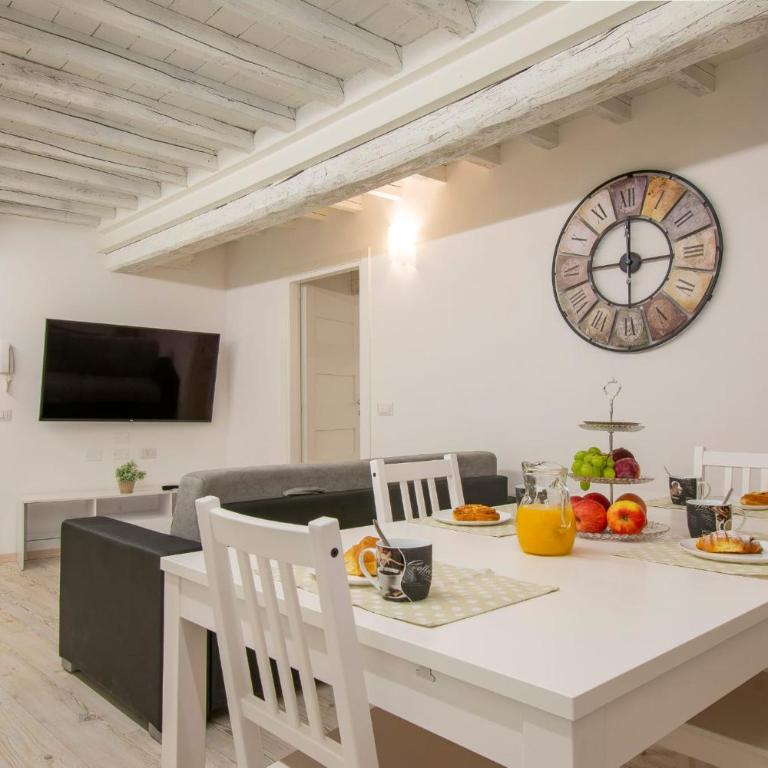 GuestHost - Casa di Alice - Elegance in the Centre - Two-Bedroom Apartment - 8