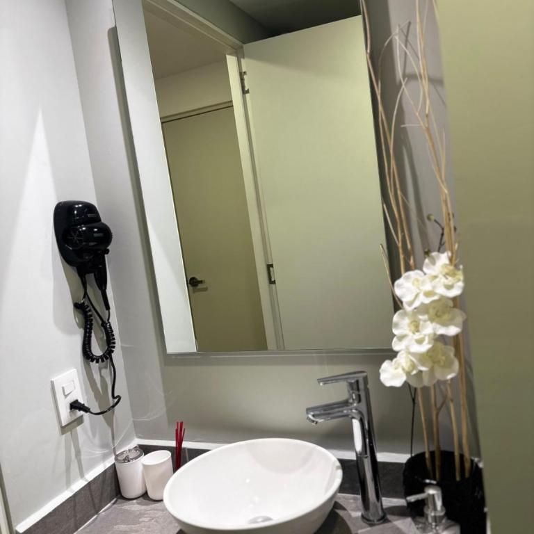 Minimalist loft Reforma 23 - Two-Bedroom Apartment - 19