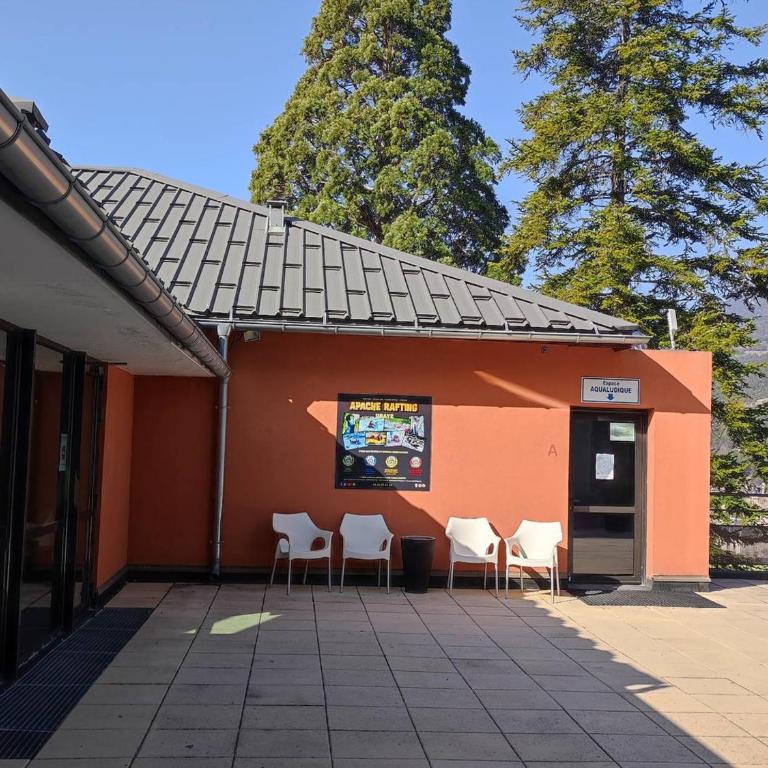 Studio cosy avec terrasse, accès piscine et animaux admis à Jausiers - Studio - 3