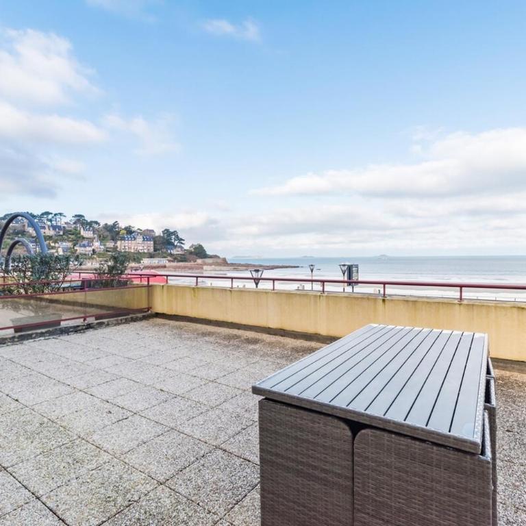 Grande terrasse vue sur la plage de Trestraou - Apartment with Sea View - 23
