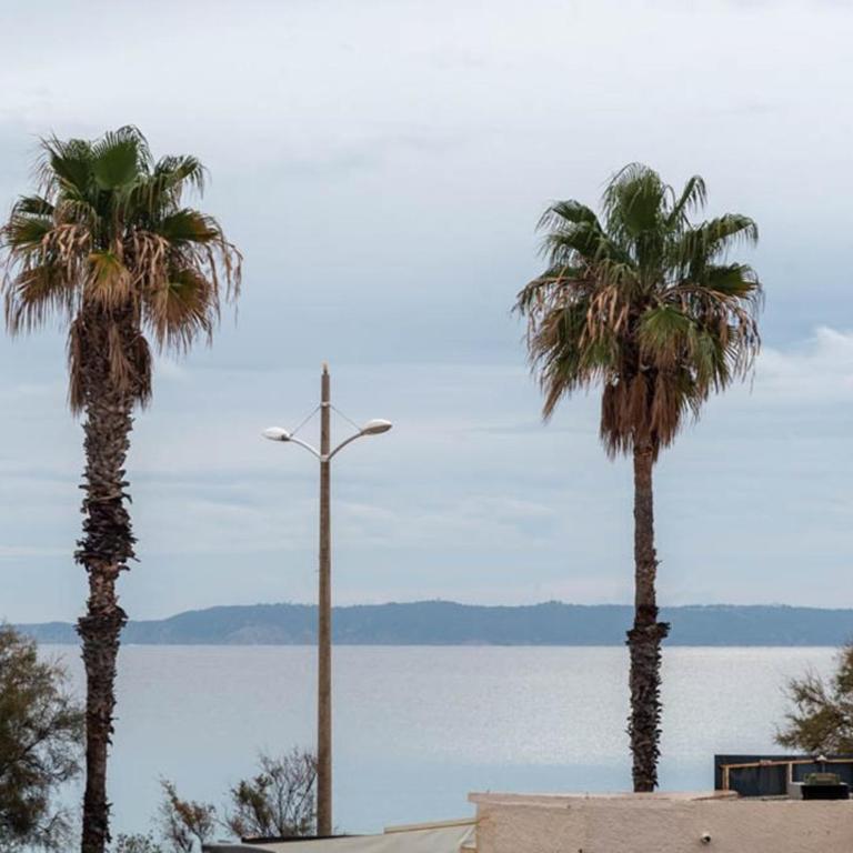 Le Lavandou: studio cabine 4p, proche plage, clim, parking - FR-1-803-81 - Estudio - 10