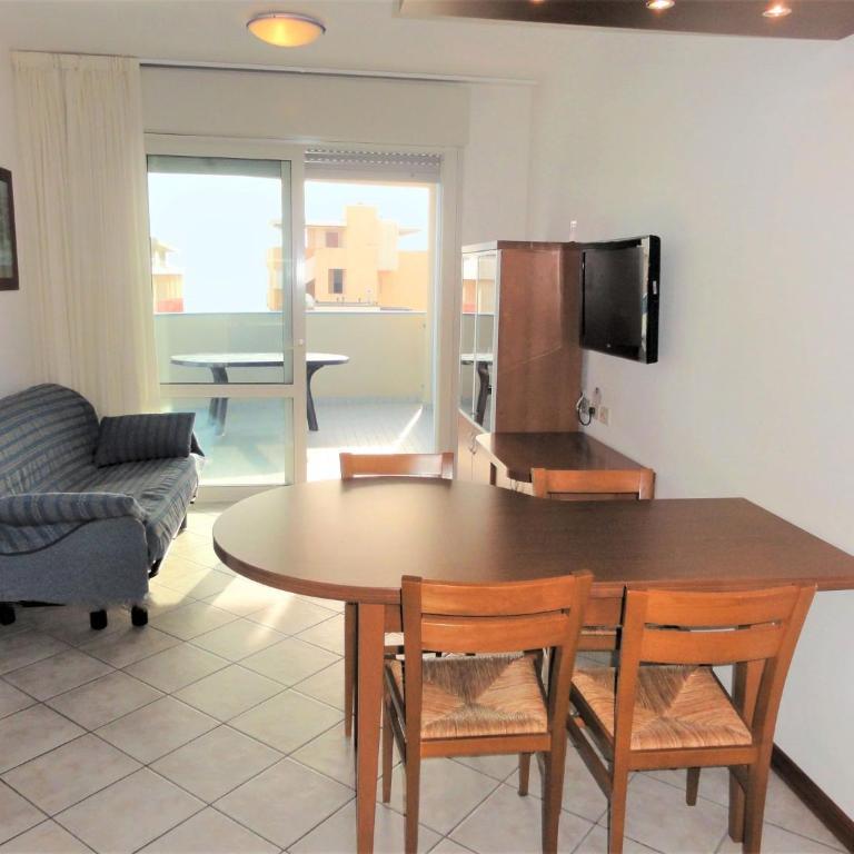 Relax in comfort with pool and sea nearby - Apartment - 2