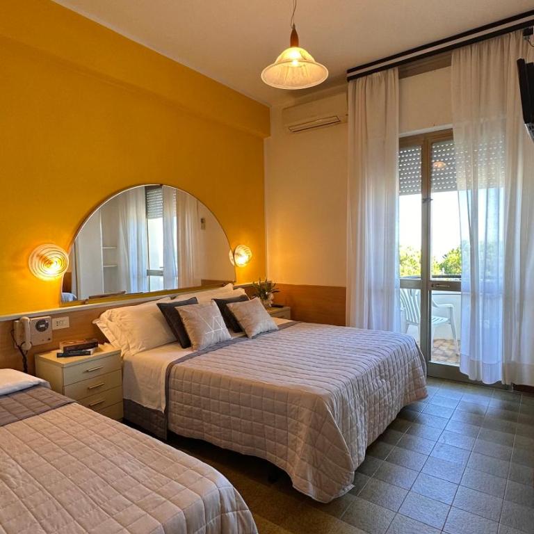 Hotel Splendid Suisse - Camera Quadrupla con Vista Mare - 1