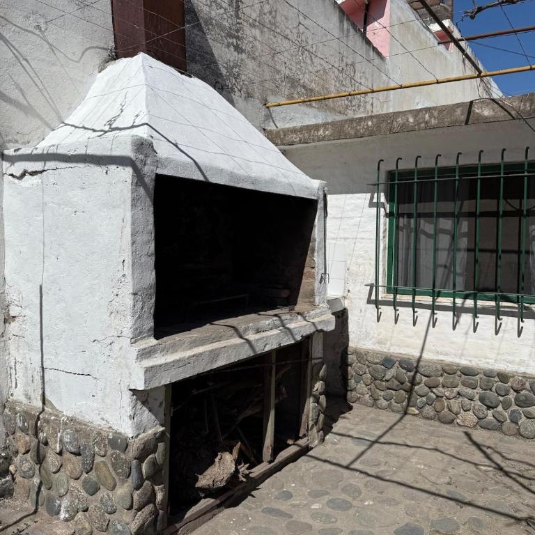 Rustic house with large patio, two blocks from the river - Casa de 3 dormitorios - 6