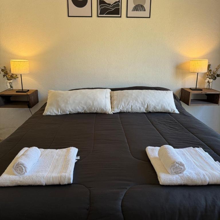 Rustic house with large patio, two blocks from the river - Casa de 3 dormitorios - 9