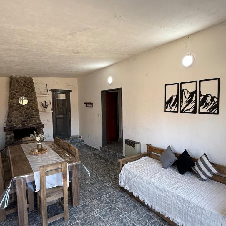 Rustic house with large patio, two blocks from the river - Casa de 3 dormitorios - 14