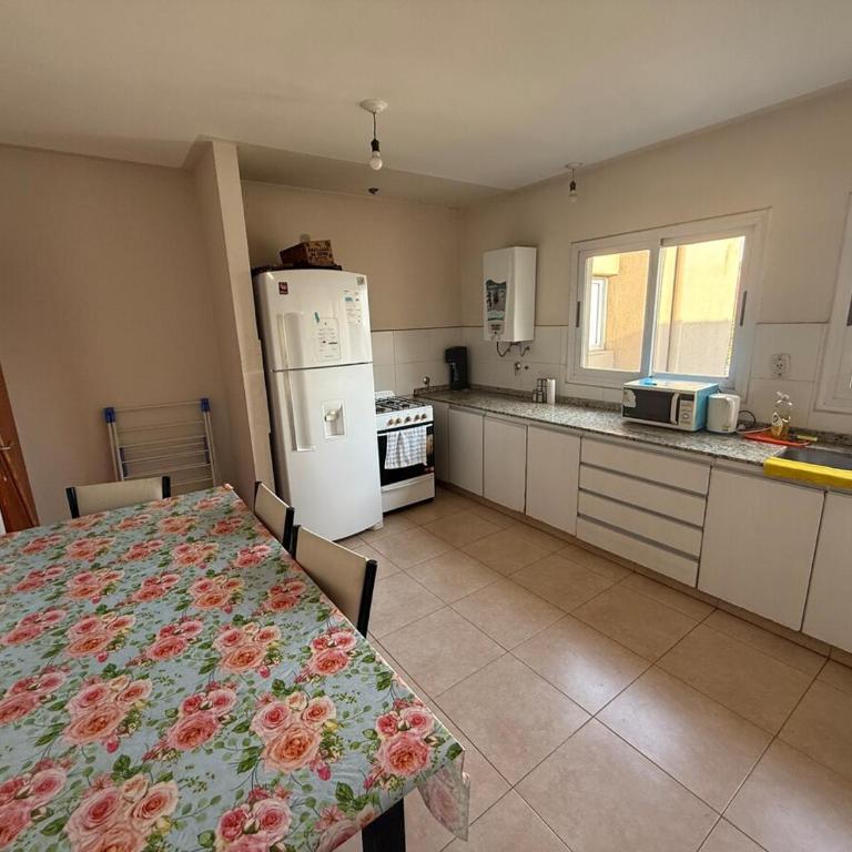 Excellent apartment, great location - Three-Bedroom Apartment - 9
