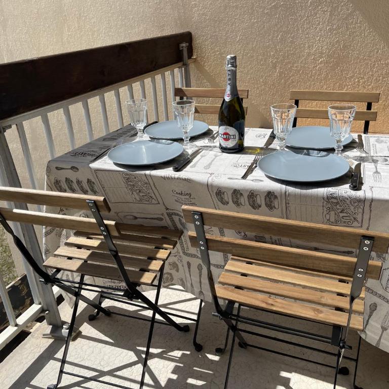Studio Les Chalmettes 4 Personnes au pied des Pistes Wifi - Balcon - Parking - Apartamento de 1 dormitorio con balcón y vistas a la montaña - 50