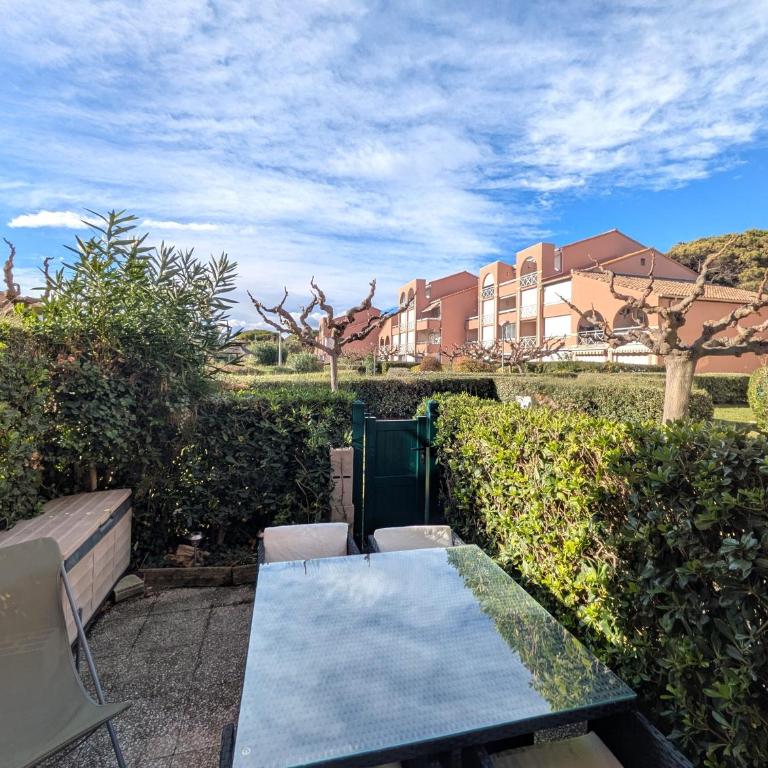 L'Oasis - T2 avec jardin - Piscine - Clim - Parking & Plage à 200m - Appartement 1 Chambre - 25