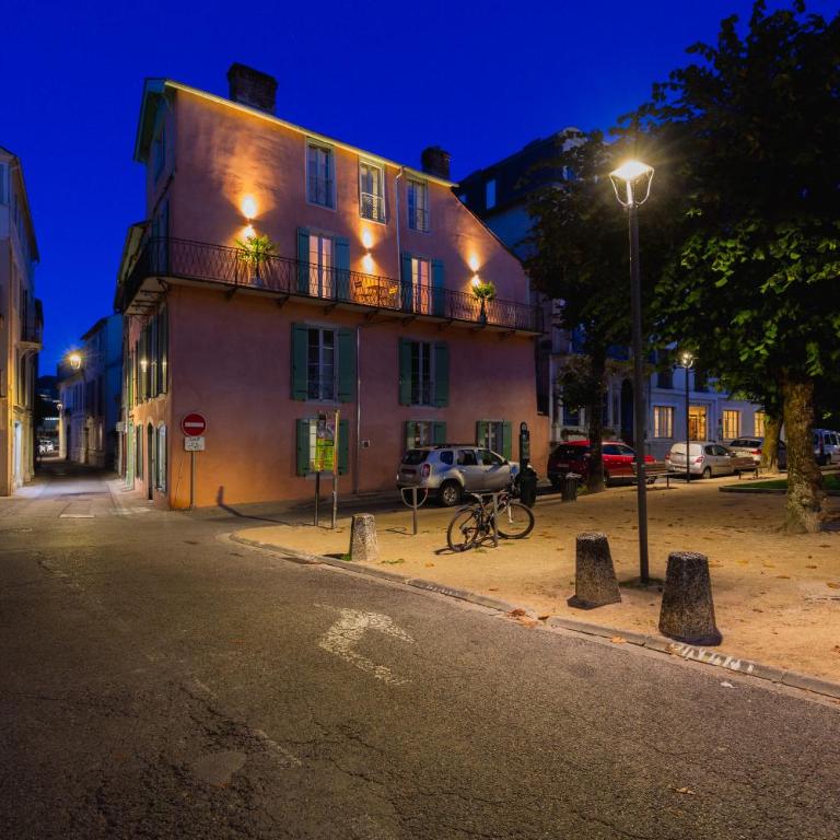 2 pièces d'architecte face aux Thermes - Appartement 1 Chambre - 14