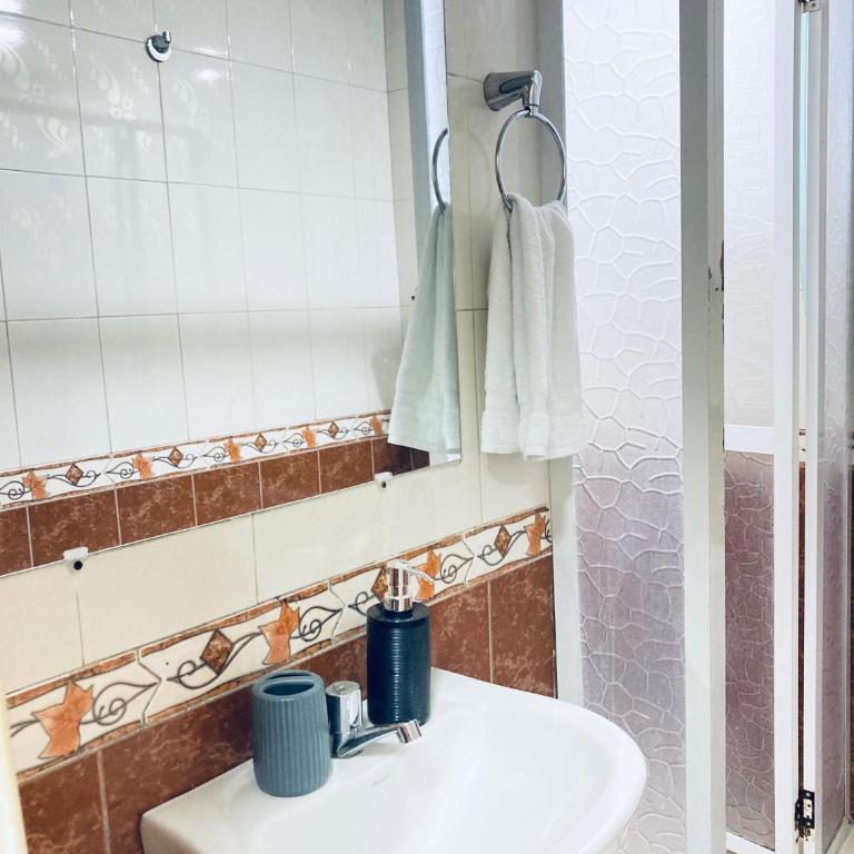 Auténtico apartamento en centro histórico con arte - Two-Bedroom Apartment - 7