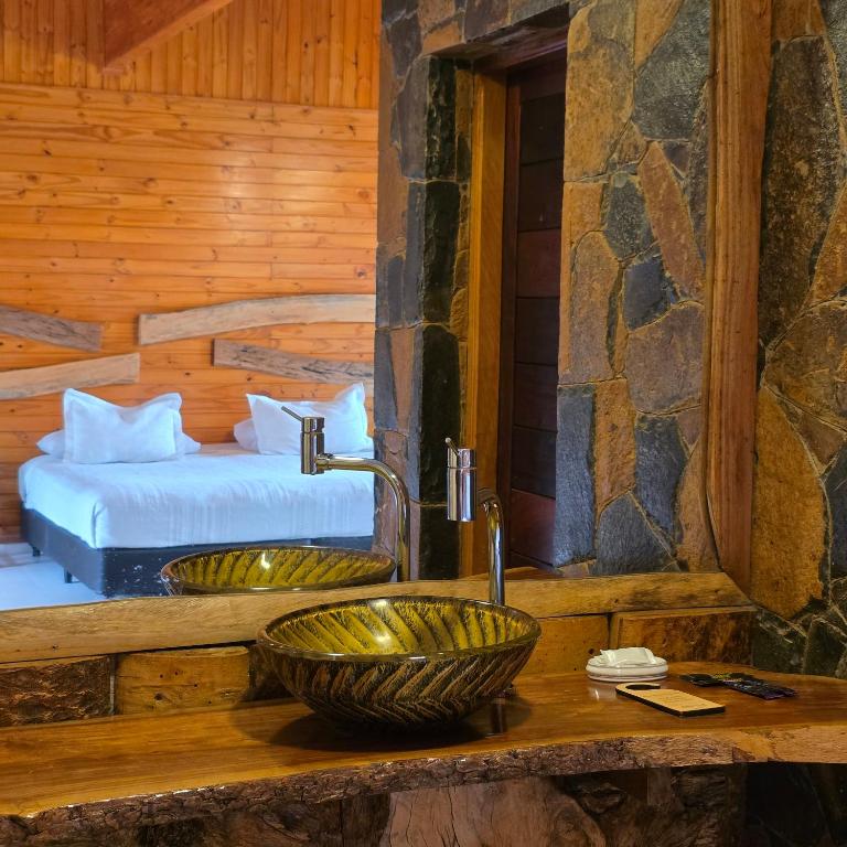 Tupa Lodge Selva y Rio - Suite con cama grande y balcón - 10