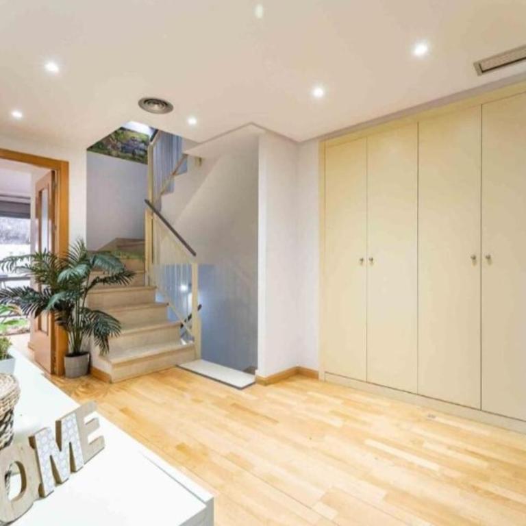 Luxury 7 Bdr Villa Terrace & Parking by TuriVida - Apartment - 6