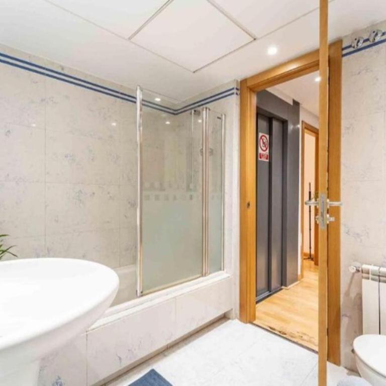 Luxury 7 Bdr Villa Terrace & Parking by TuriVida - Apartment - 18