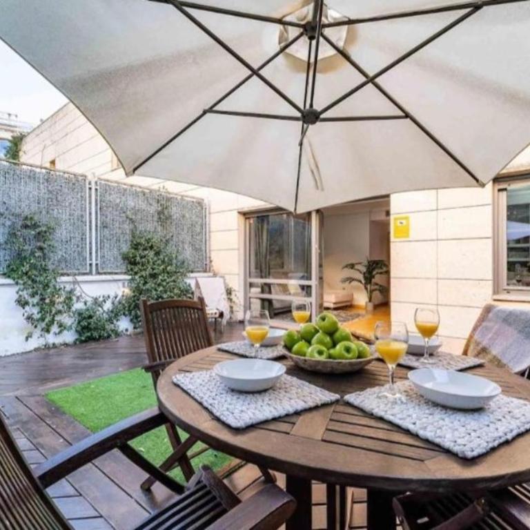 Luxury 7 Bdr Villa Terrace & Parking by TuriVida - Apartment - 1
