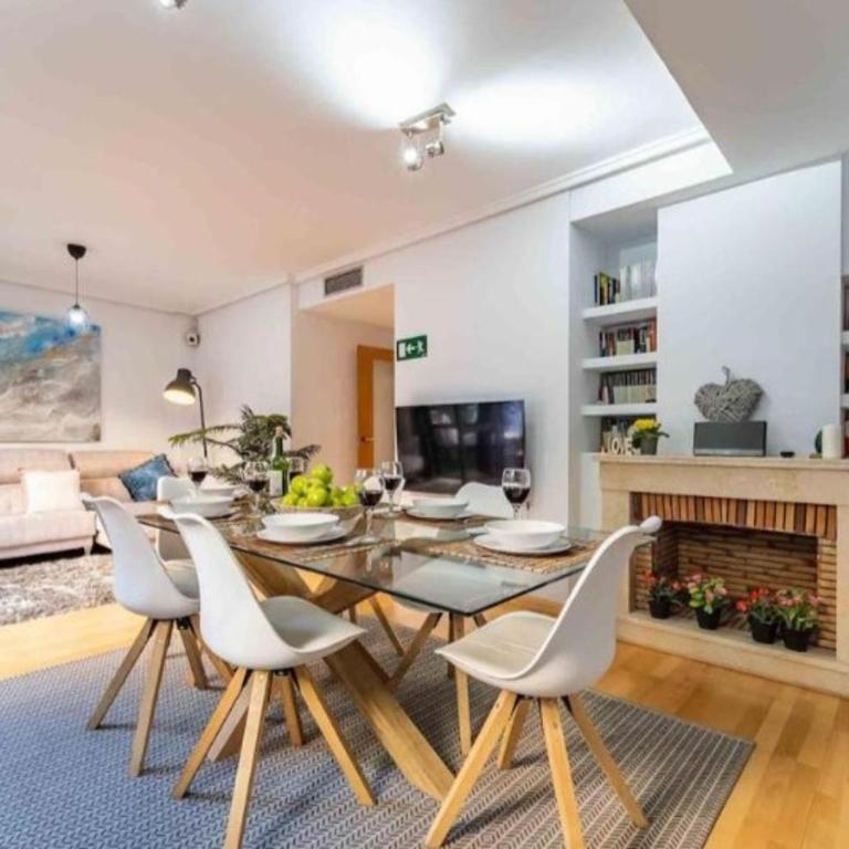 Luxury 7 Bdr Villa Terrace & Parking by TuriVida - Apartment - 22