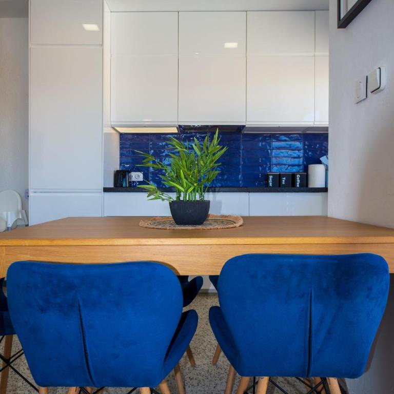Sun and Sea - Perfect stay next to the airport - Apartamento - 4