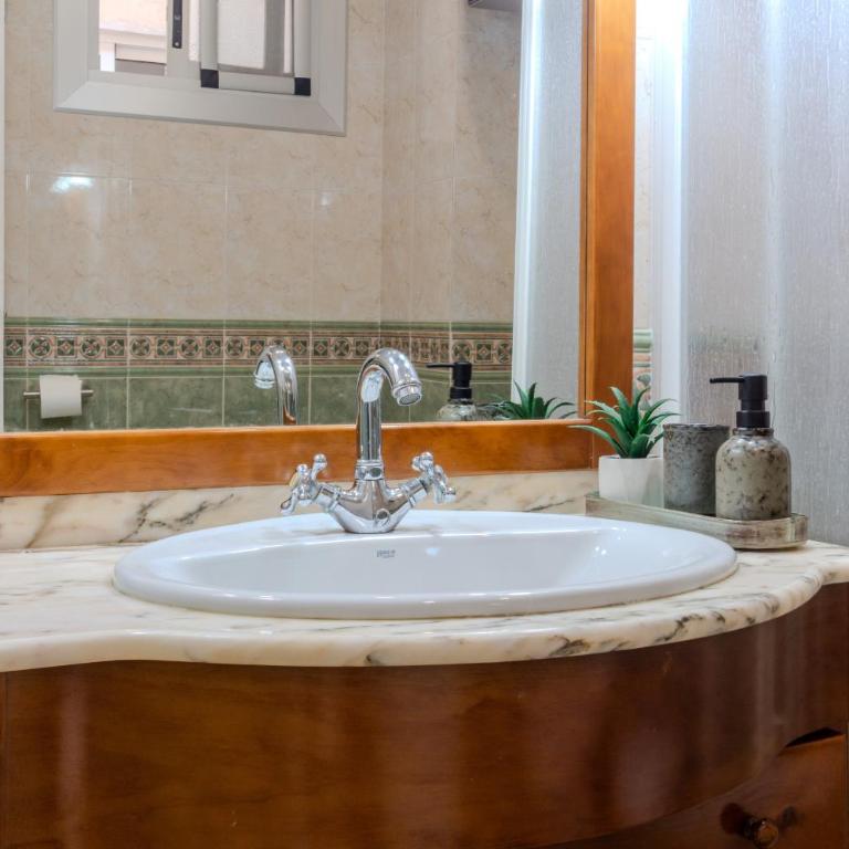 Sun and Sea - Perfect stay next to the airport - Apartamento - 25