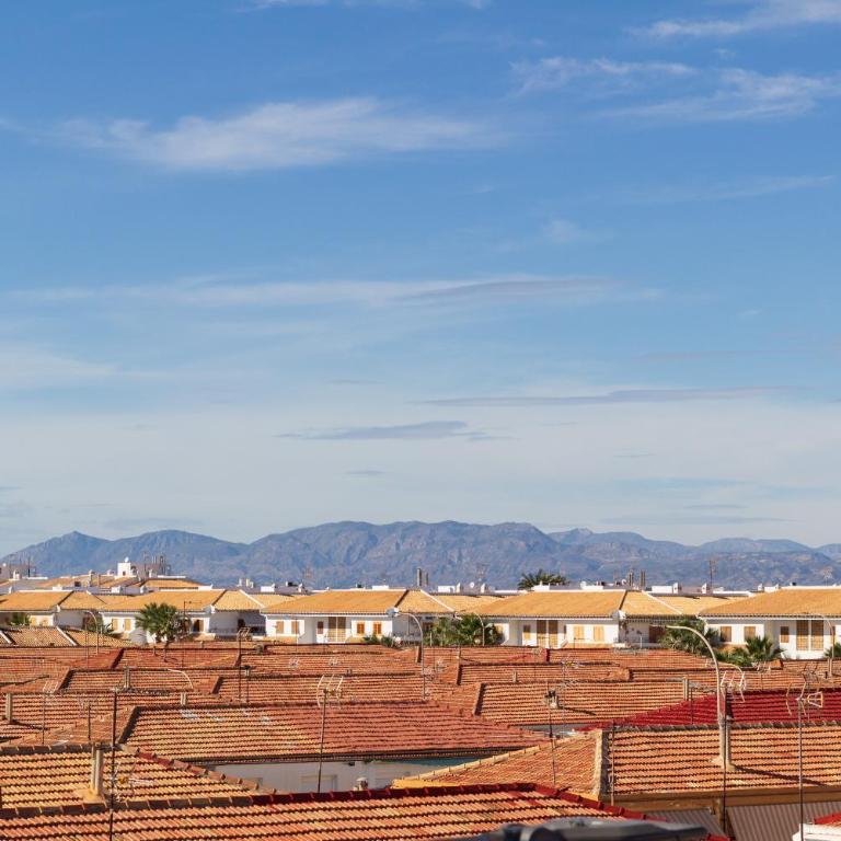 Sun and Sea - Perfect stay next to the airport - Apartamento - 35