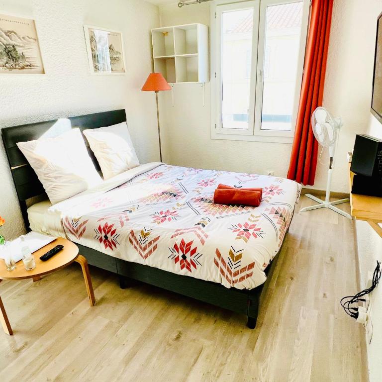 JOLI STUDIO HYPER CENTRE TRES PROCHE VIEUX PORT - Appartement - 2