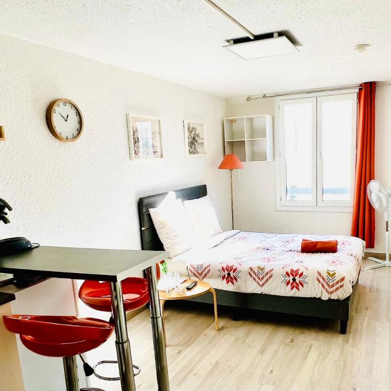JOLI STUDIO HYPER CENTRE TRES PROCHE VIEUX PORT - Appartement - 3