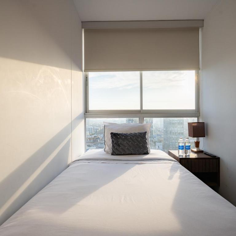 Centric Apartments by Vibrant - Three-Bedroom Apartment with Balcony - 3